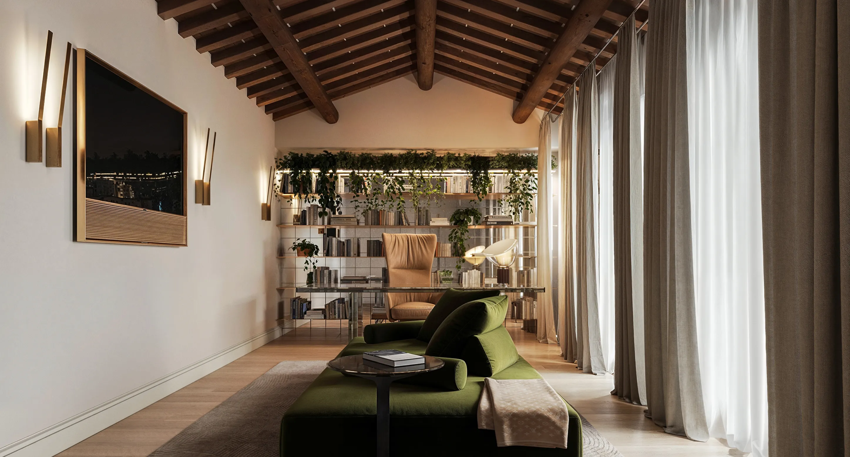 Ufficio elegante con soffitto a travi di legno, libreria con piante, poltrona in pelle e divano verde con tavolino.